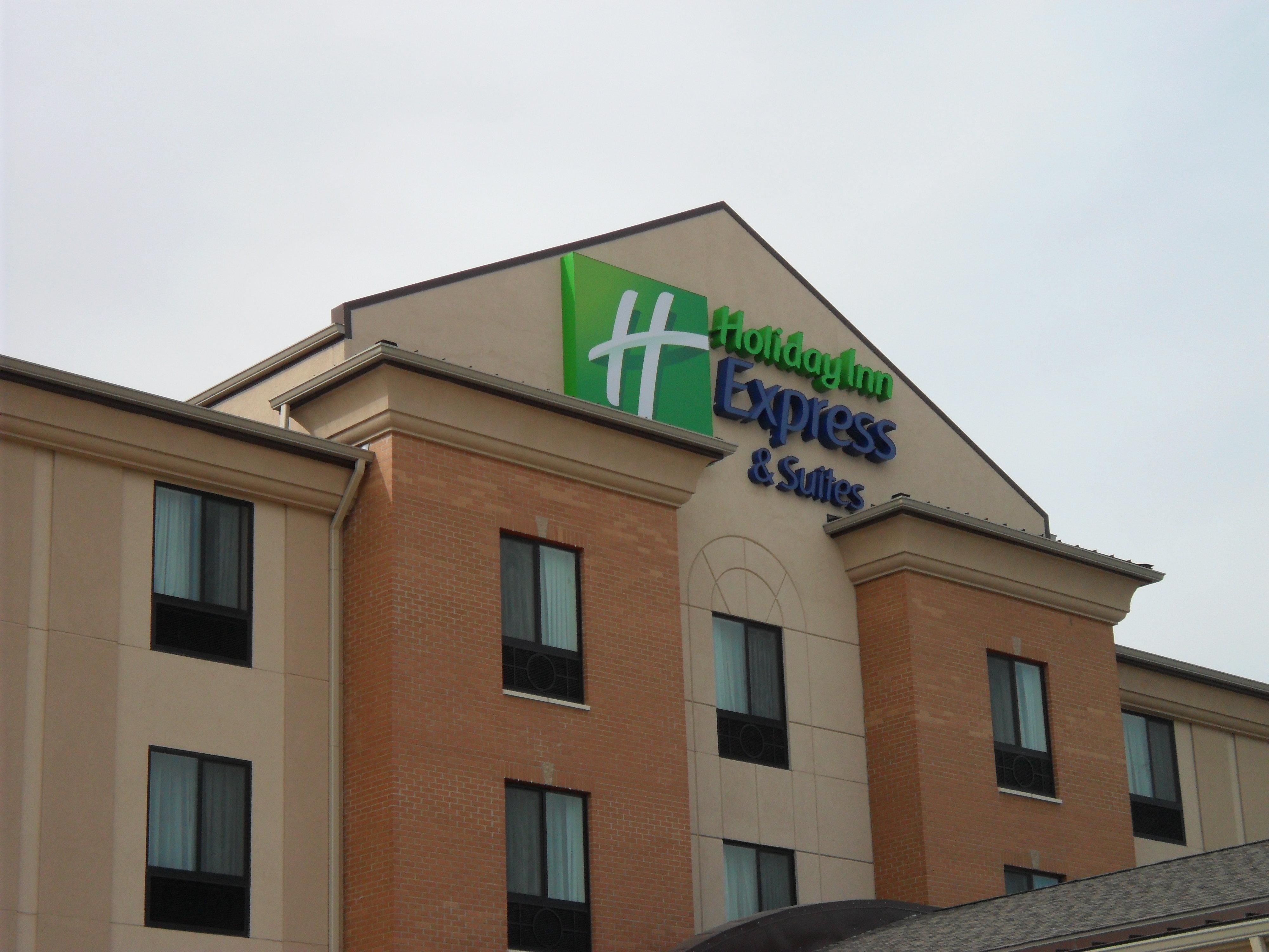 Holiday Inn Express And Suites Urbandale Des Moines, An Ihg Hotel Ngoại thất bức ảnh