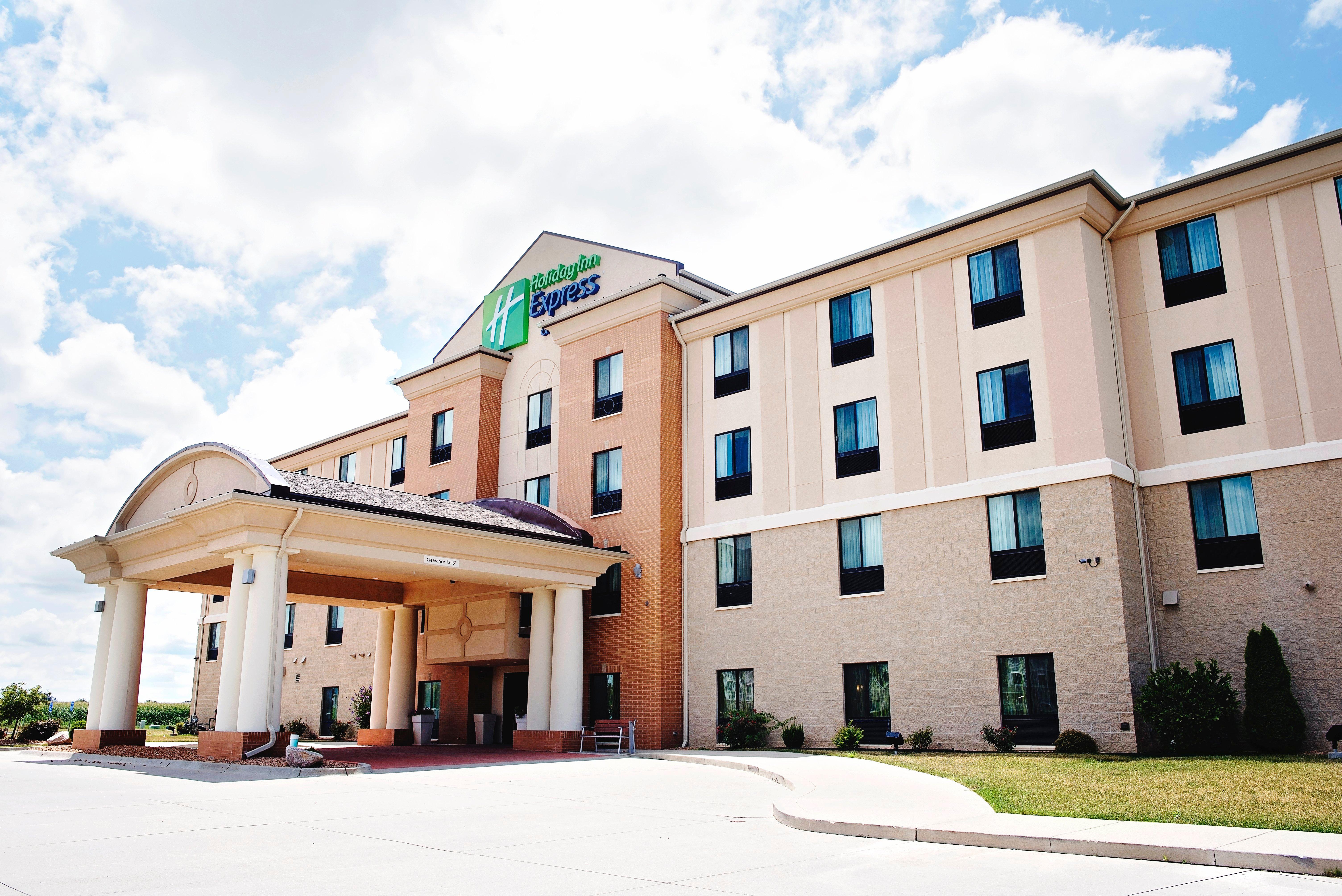 Holiday Inn Express And Suites Urbandale Des Moines, An Ihg Hotel Ngoại thất bức ảnh