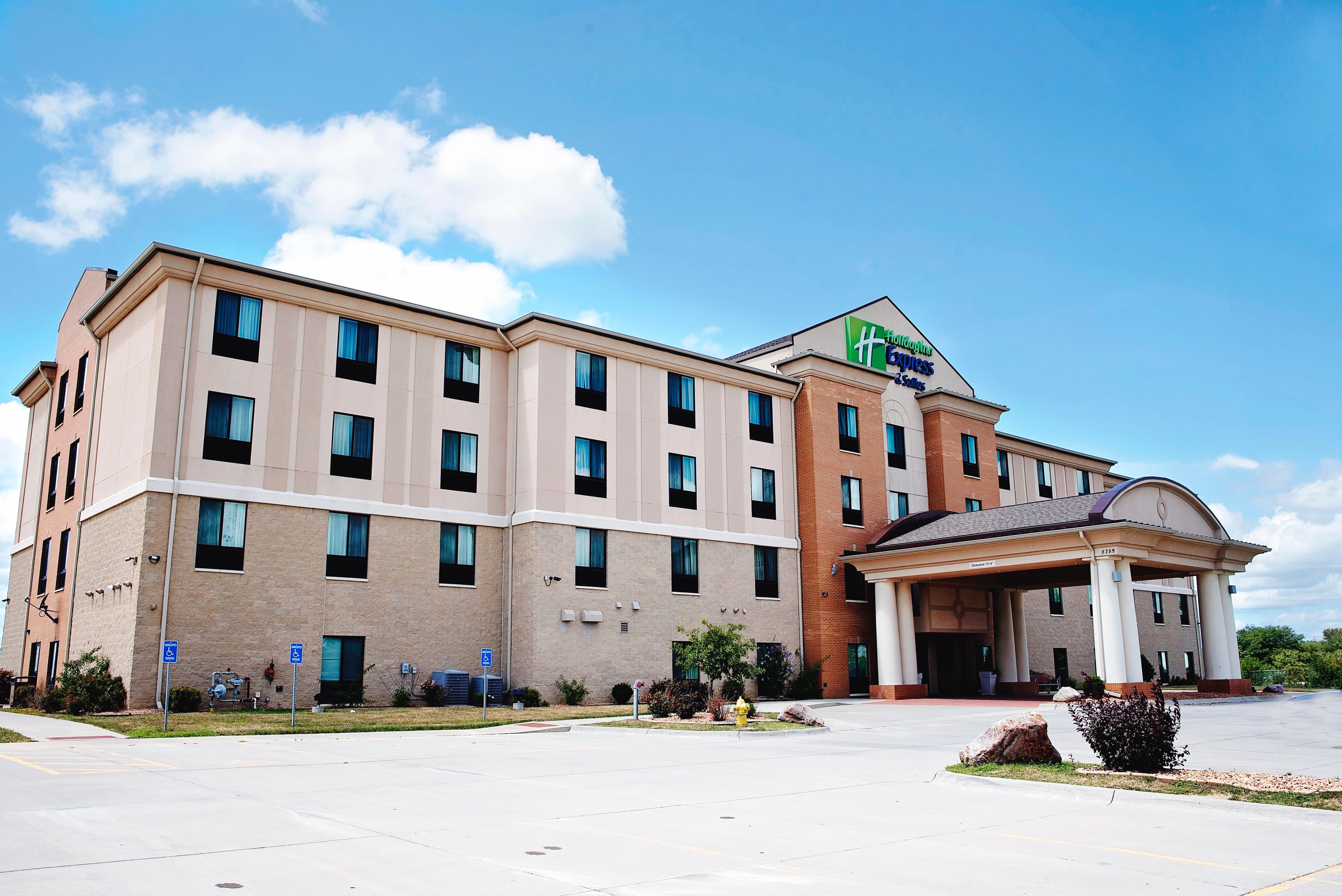 Holiday Inn Express And Suites Urbandale Des Moines, An Ihg Hotel Ngoại thất bức ảnh