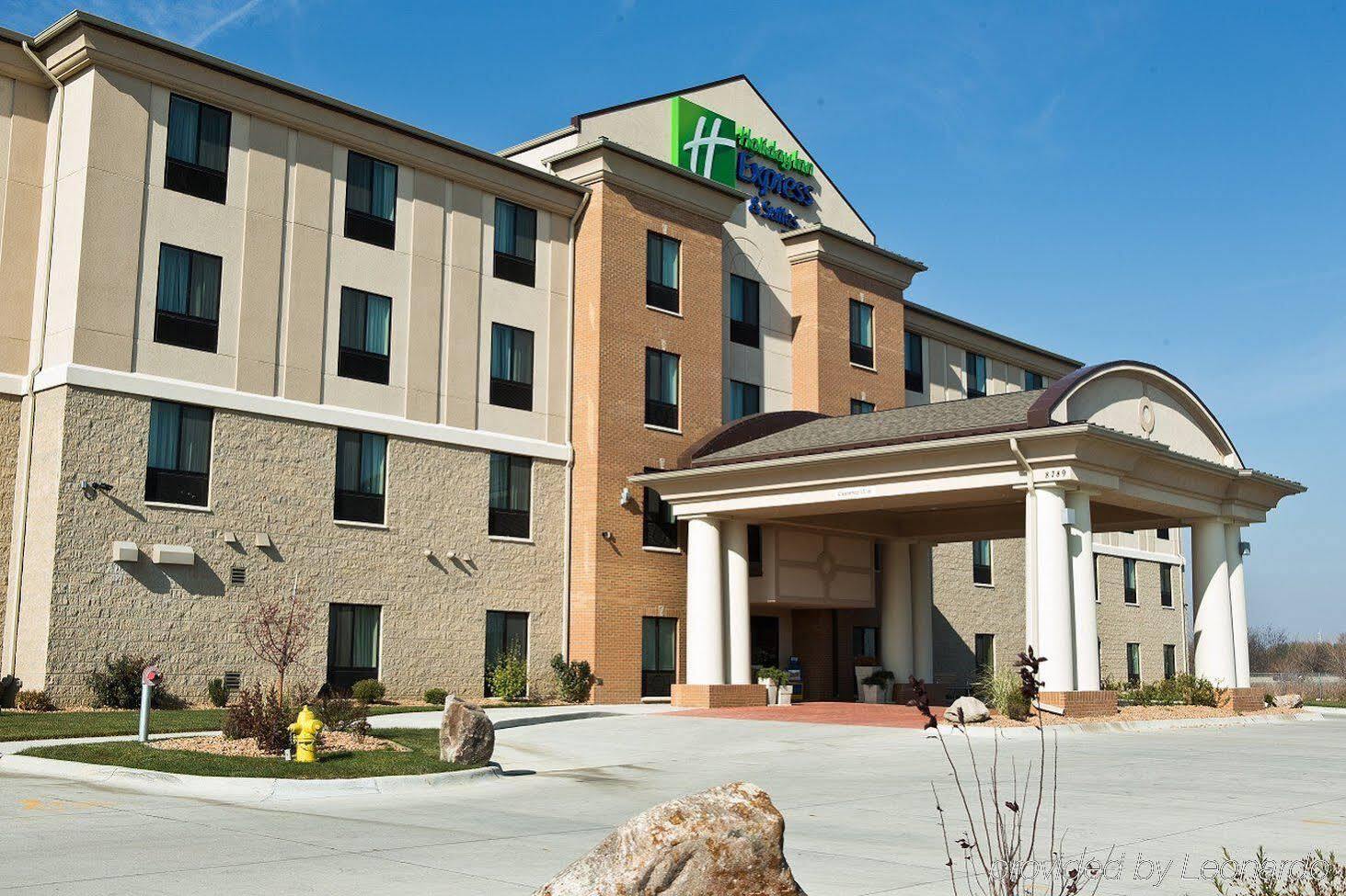 Holiday Inn Express And Suites Urbandale Des Moines, An Ihg Hotel Ngoại thất bức ảnh